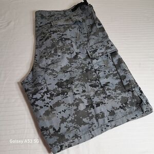 CAMOUFLAGE Gray Cargo Shorts Men's Size XL